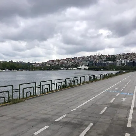 Goldenhorn Manzarali Sirin Bir Studio Daire